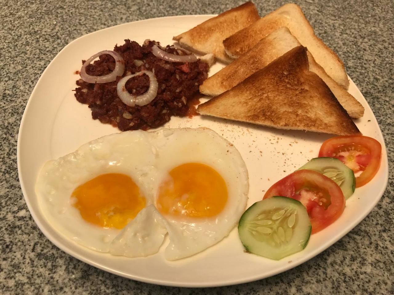 Babylon Oslob Coast Guesthouse Екстериор снимка